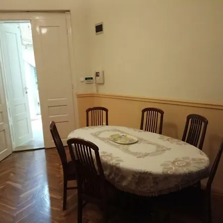 Apartment D10 Apartman