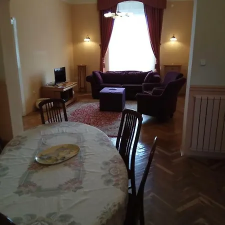 D10 Apartman * Pecs