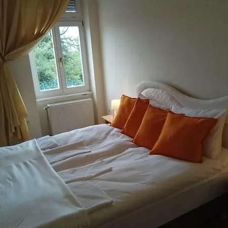 D10 Apartman * Pecs